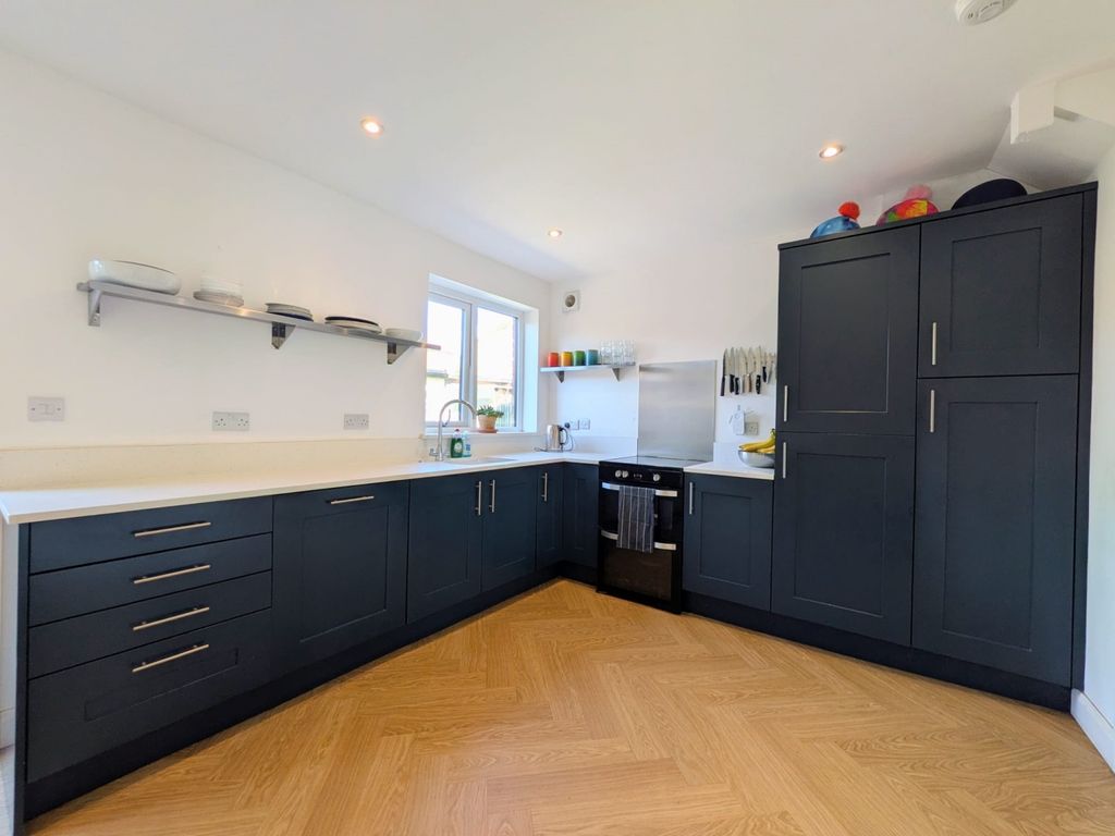 Property photo 3 of 16 d7Cda53c-B458-48Df-A2E9-Dbc4Ddb95d0c