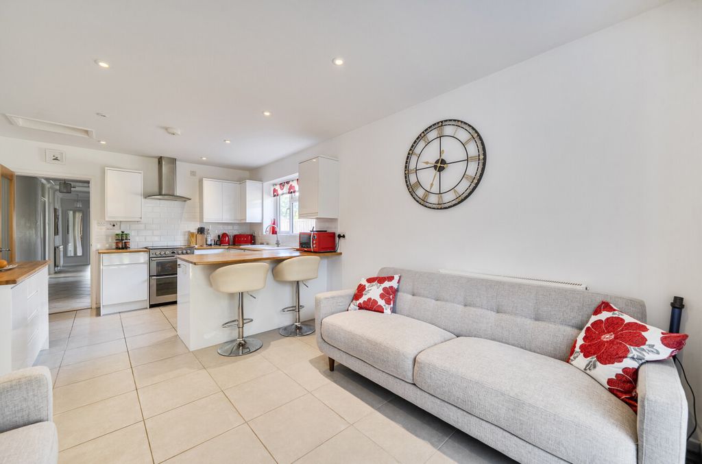 Property photo 2 of 14 1484263-15-6A44d9...