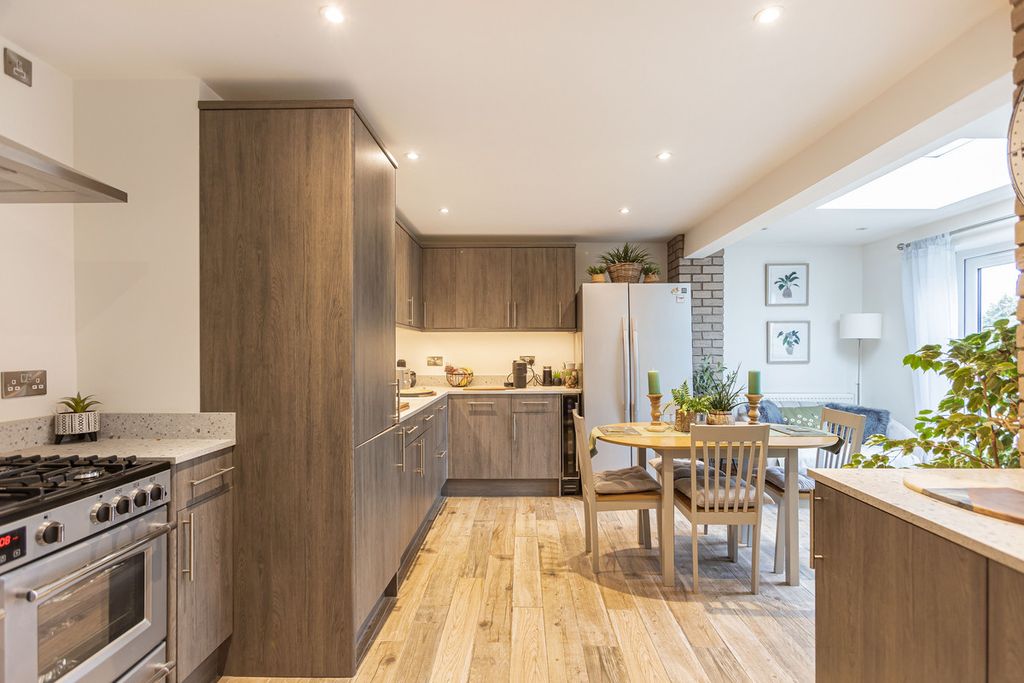 Property photo 2 of 24