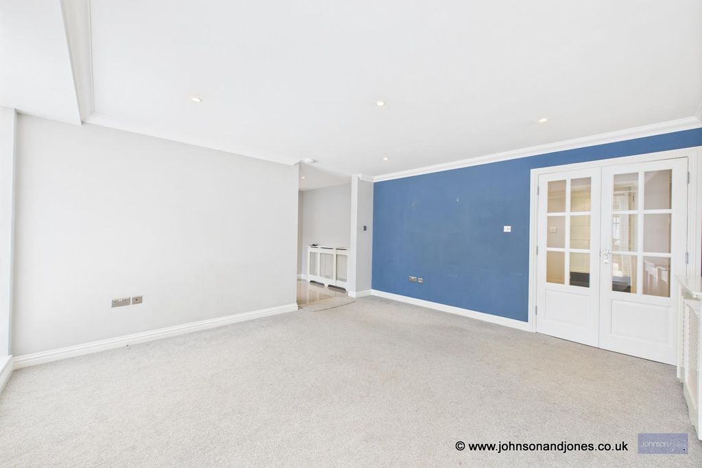 Property photo 3 of 16 3 Lounge.Jpg