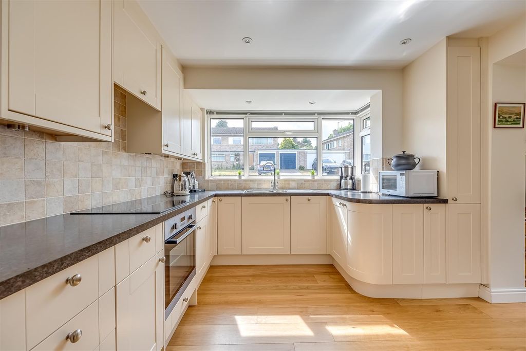 Property photo 2 of 29 House-Great-Ellshams-Banstead-117.Jpg