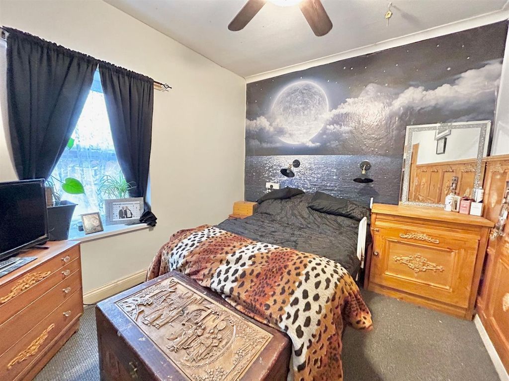 Property photo 3 of 7 Bedroom 1.Jpg