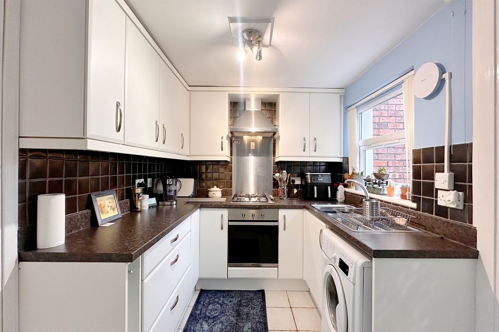 Property photo 3 of 14 Kitchen