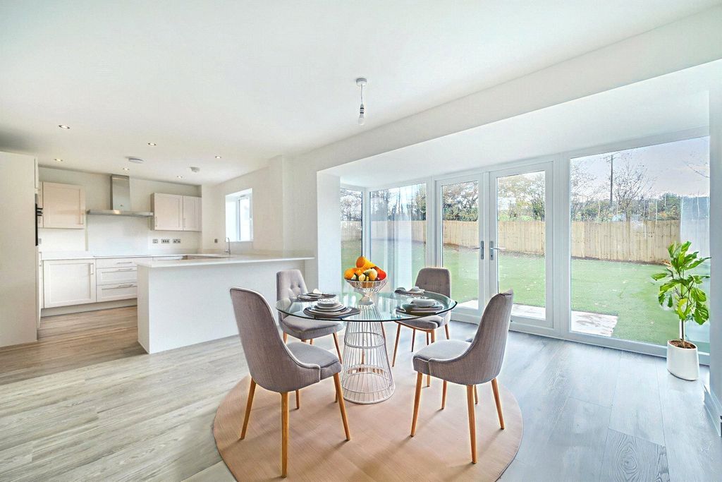 Property photo 3 of 6 Example Violet