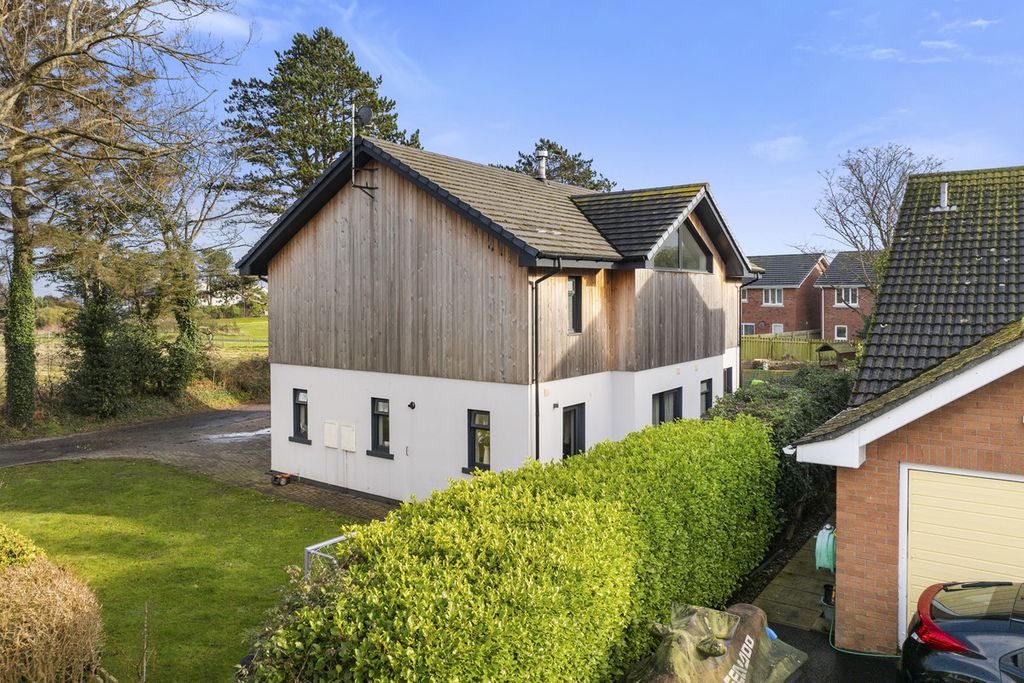 Property photo 2 of 35