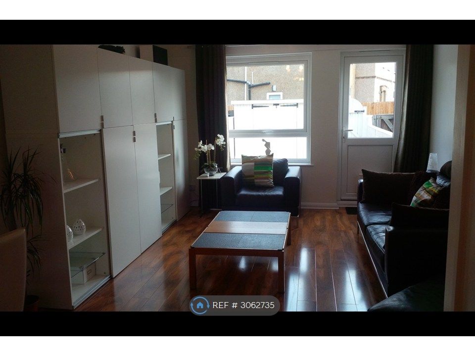 Property photo 3 of 12 Lounge