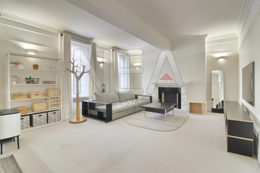 Property photo 2 of 18 Living Room