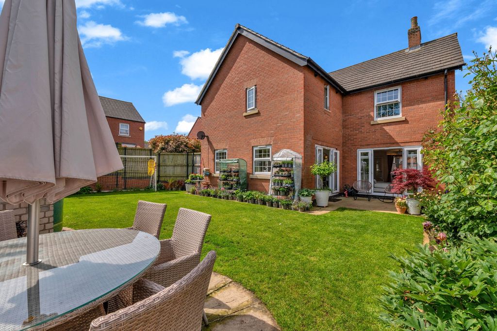 Property photo 2 of 33
