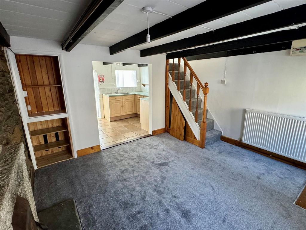 Property photo 3 of 10 89 Church Street Lounge