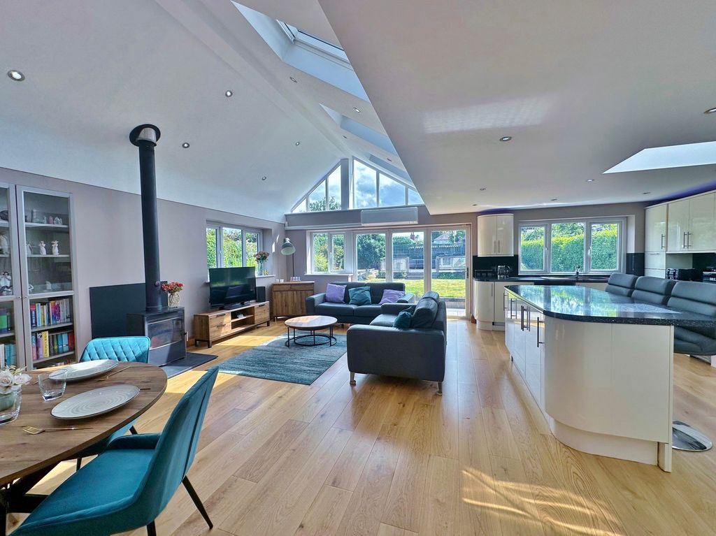 Property photo 3 of 36 Photo 4