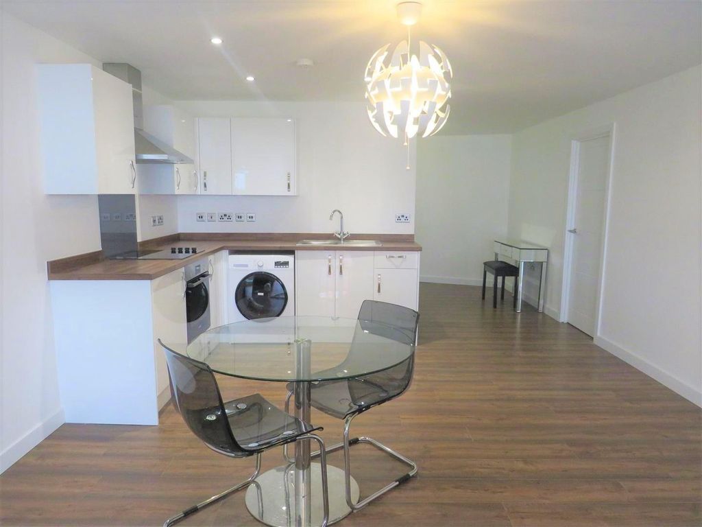Property photo 2 of 6 Kitchen
