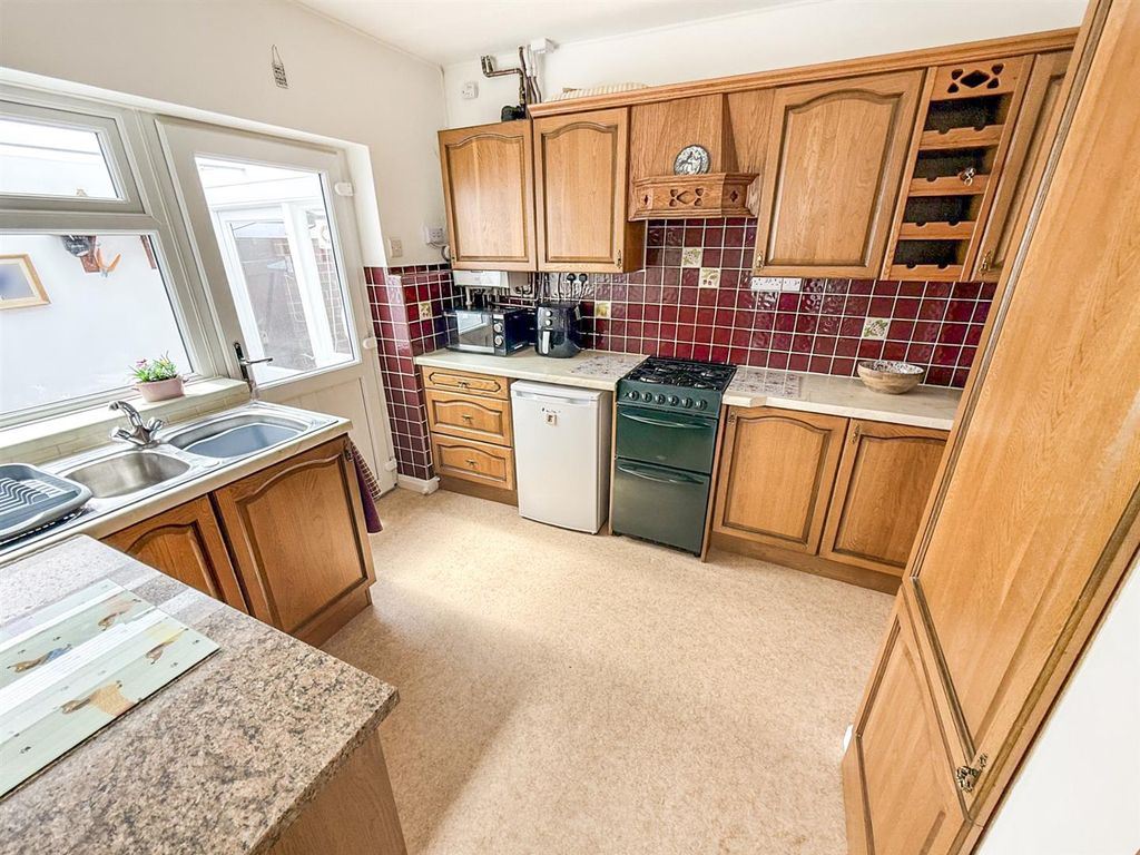 Property photo 3 of 15 Kitchen