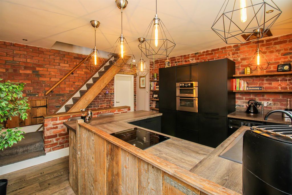 Property photo 3 of 21