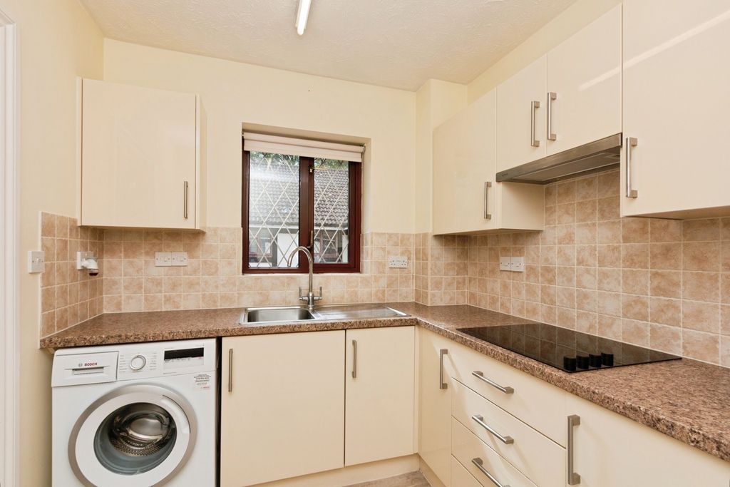 Property photo 2 of 17 Kitchen