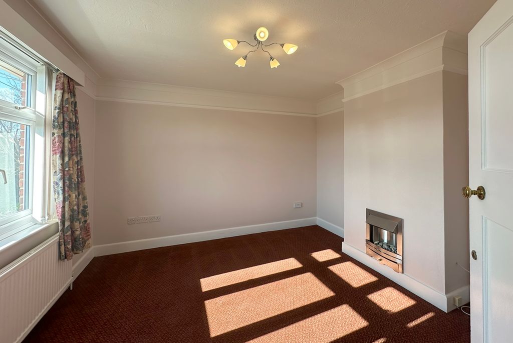 Property photo 3 of 11 9Lr Sitting Room