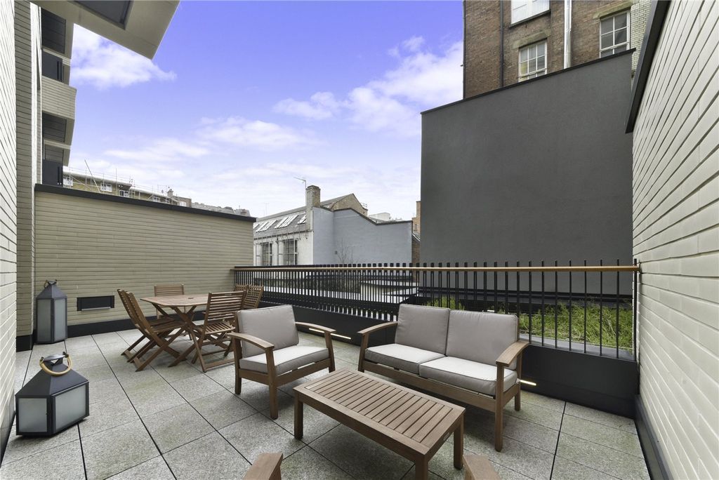 Property photo 2 of 12 Rathbone Place