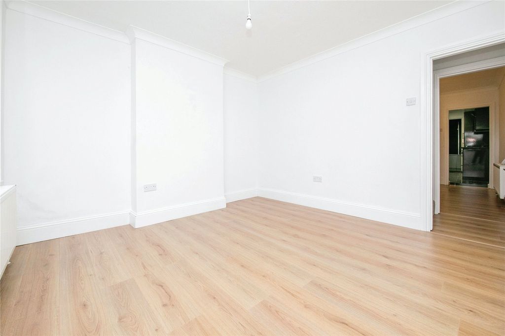 Property photo 3 of 14 Picture No. 06