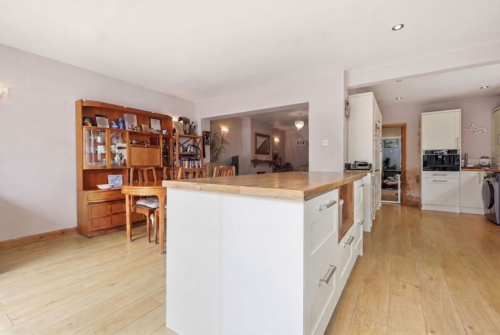 Property photo 3 of 19 Open Plan
