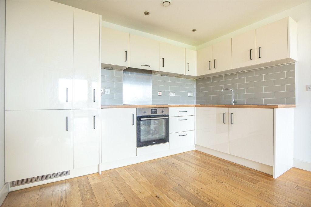 Property photo 2 of 12 Picture No. 15