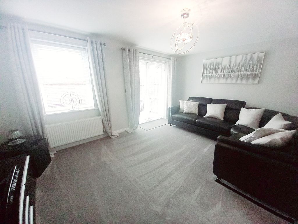 Property photo 2 of 17 Lounge
