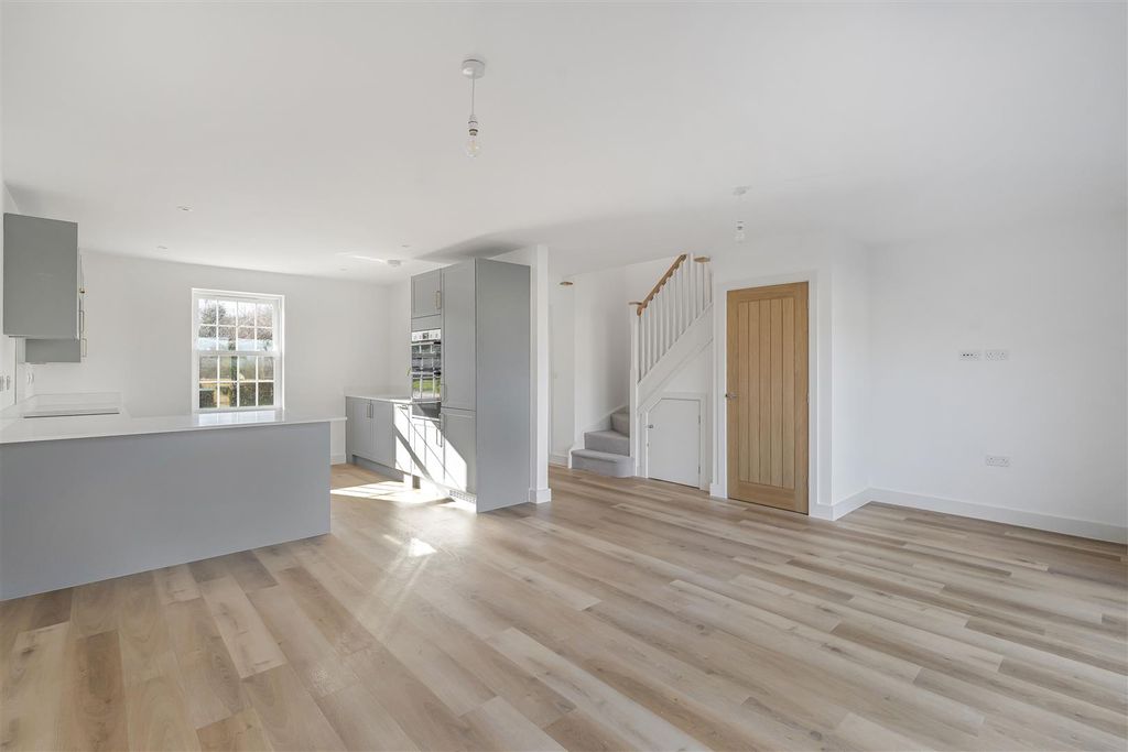Property photo 3 of 21 13_48073.Jpg