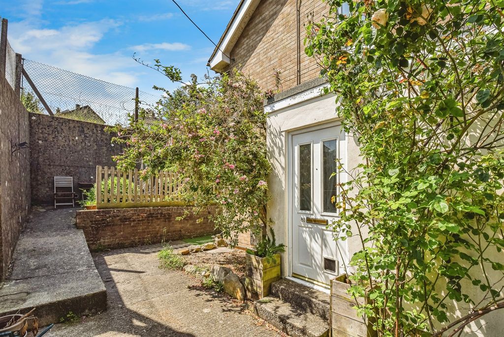 Property photo 2 of 16