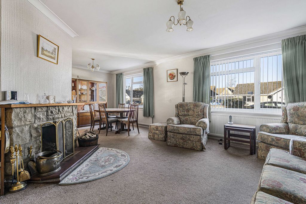 Property photo 2 of 25