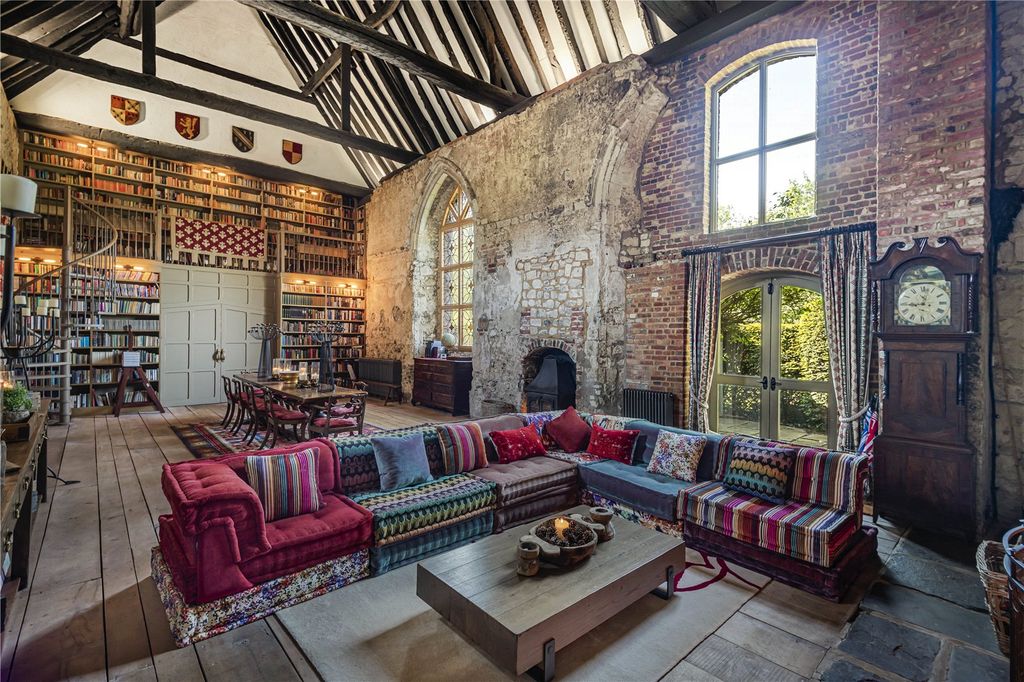 Property photo 3 of 46 Sitting Area