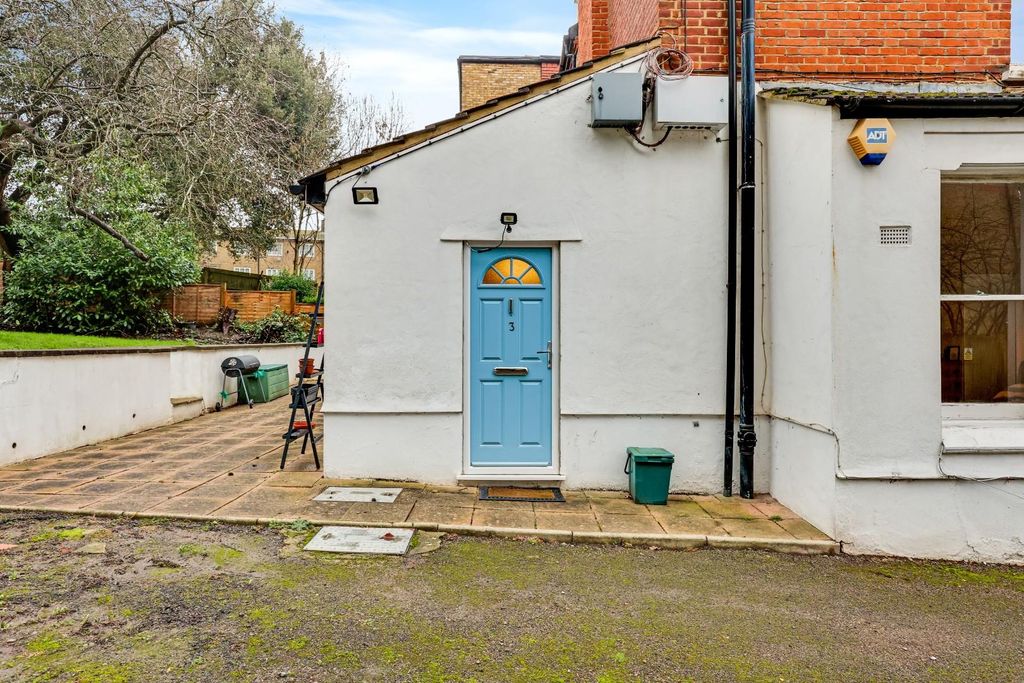 Property photo 3 of 11 05-3161Jhpropworld - 3, 7 Sydenham Avenue - 36.Jpg