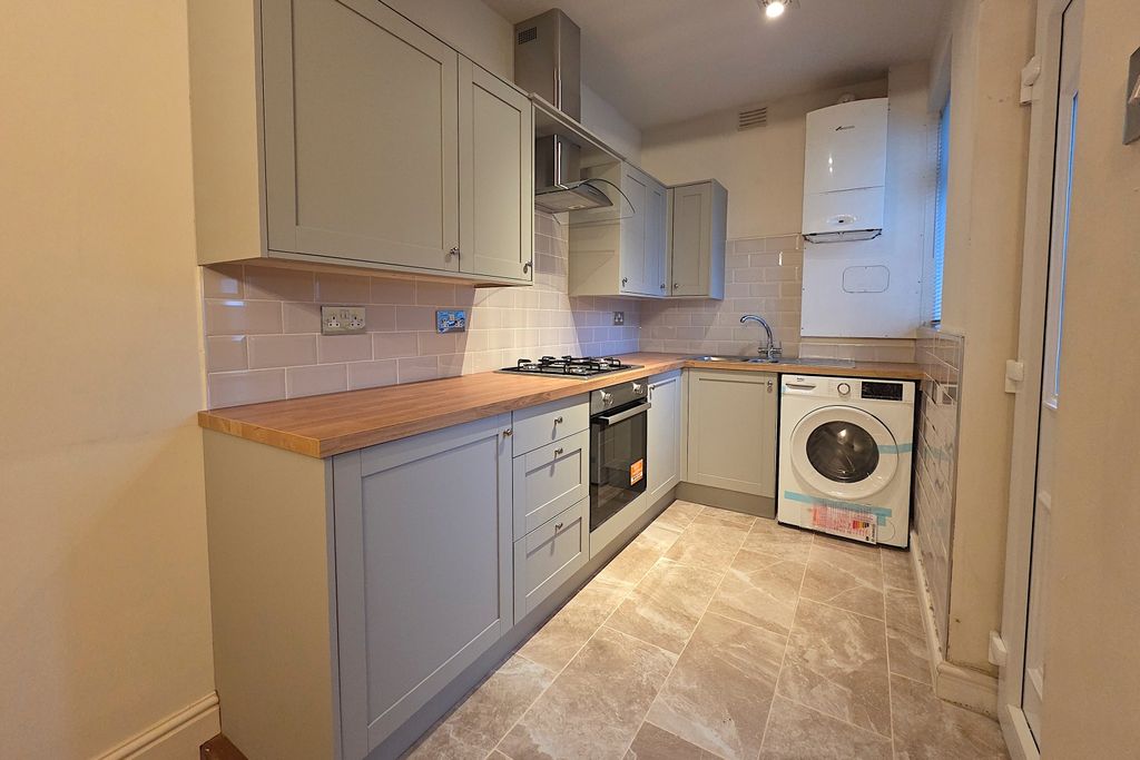 Property photo 3 of 9 Kitchen