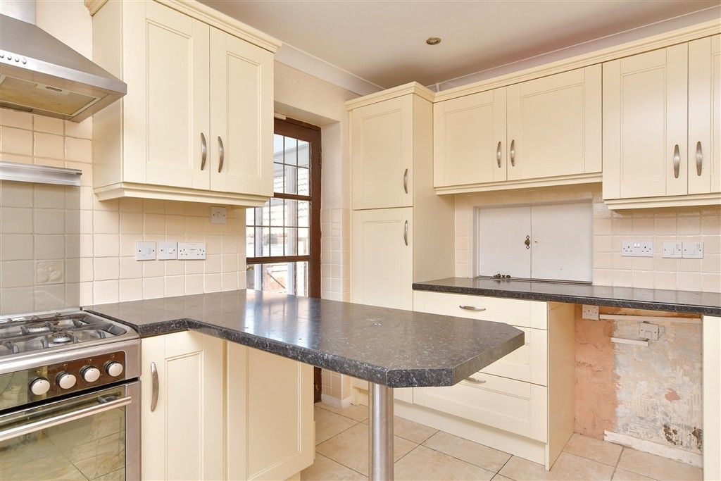 Property photo 3 of 14 Kitchen