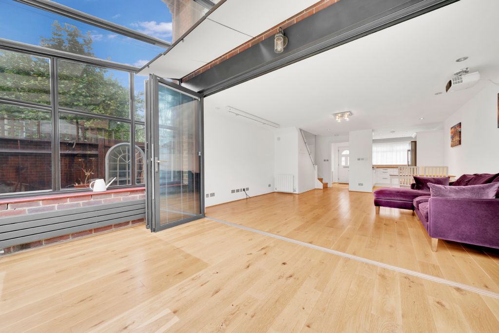 Property photo 2 of 18 Picture No. 17