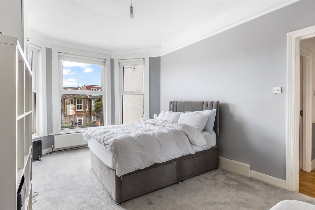 Property photo 2 of 21 Picture No. 12