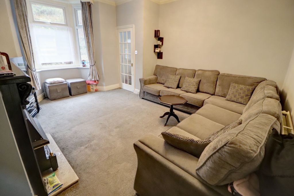 Property photo 3 of 12 8