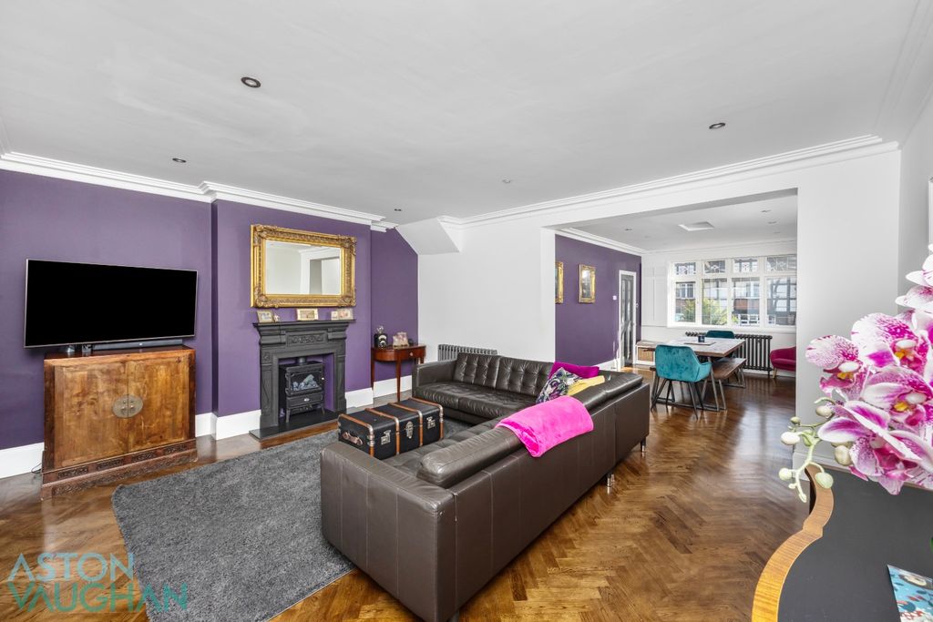 Property photo 2 of 25 5193852