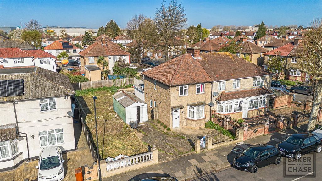 Property photo 1 of 22 Driveway