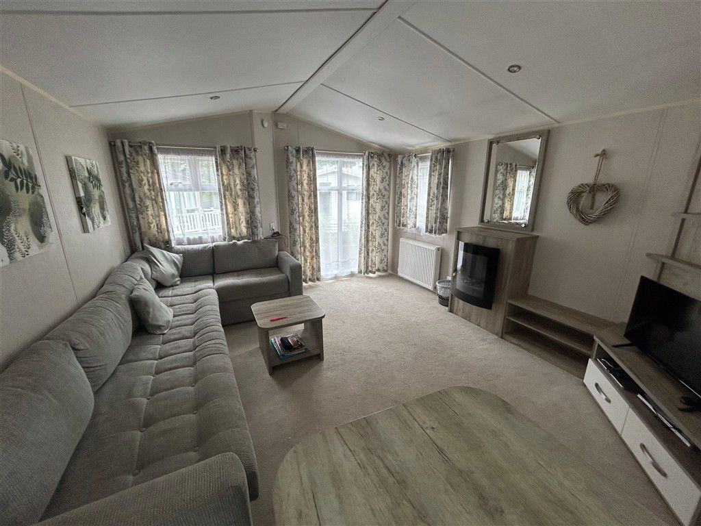 Property photo 1 of 7 Lounge