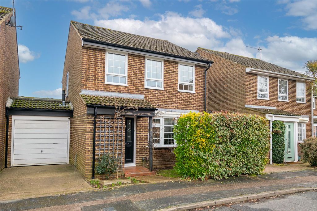 Property photo 1 of 14 6 Bashford Way Externals.Jpg