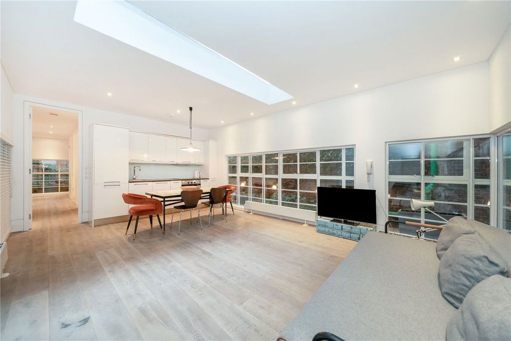 Property photo 3 of 8