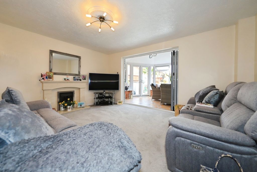 Property photo 2 of 17 Photo