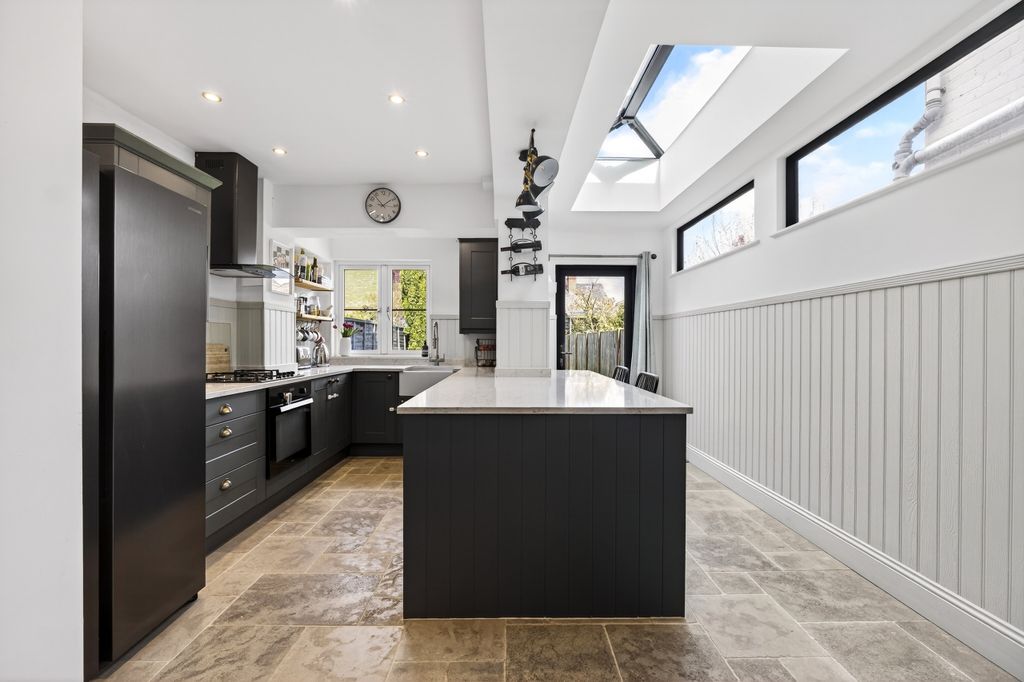 Property photo 3 of 27 Kitchen