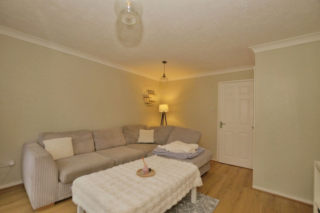 Property photo 2 of 12 Lounge