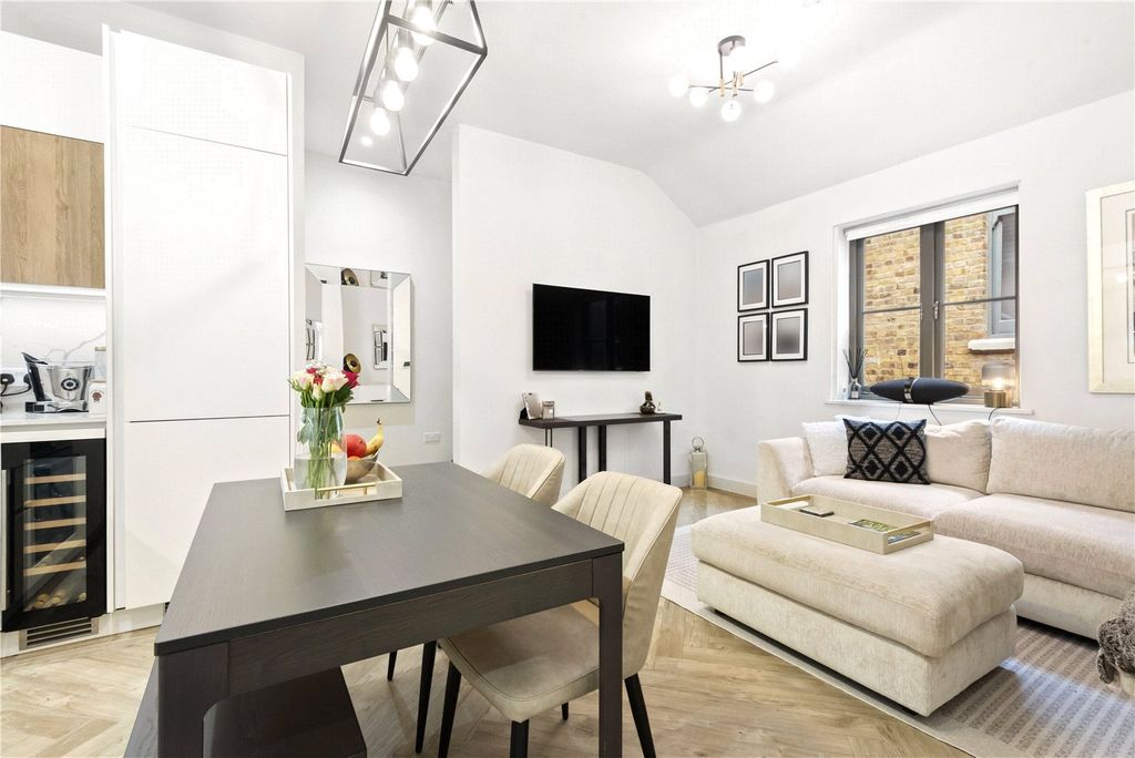 Property photo 1 of 11 Reception/Kitchen