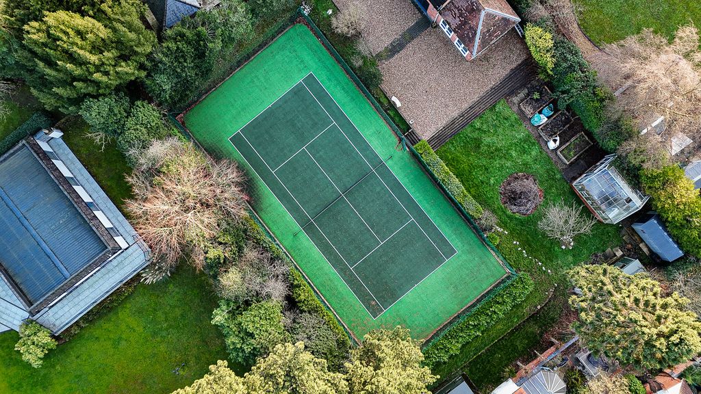 Property photo 2 of 40