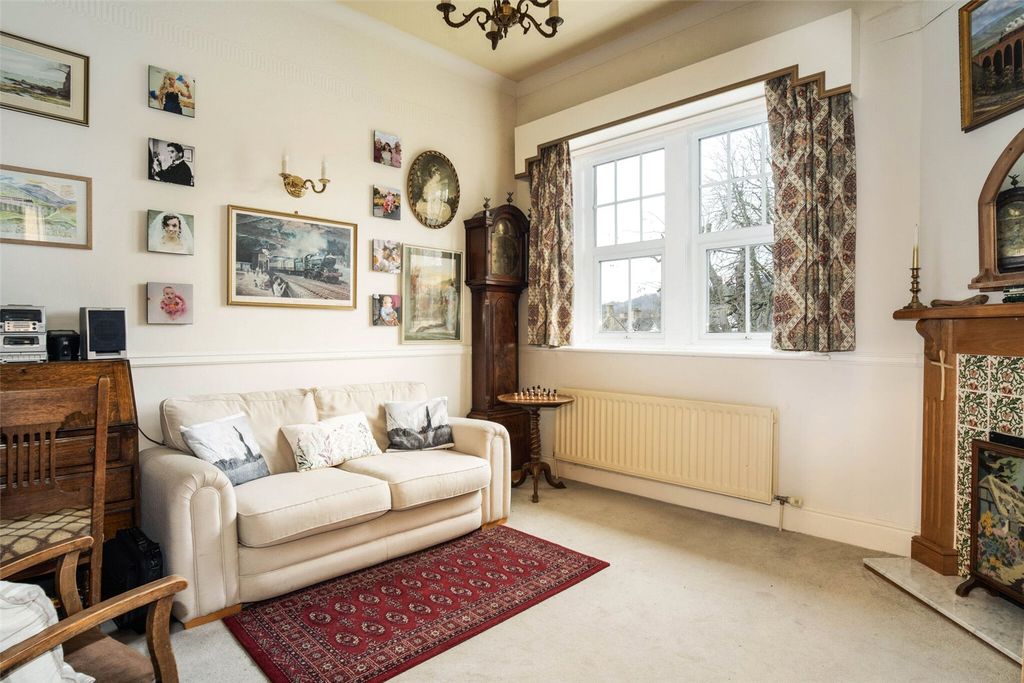 Property photo 2 of 14 Sitting Room