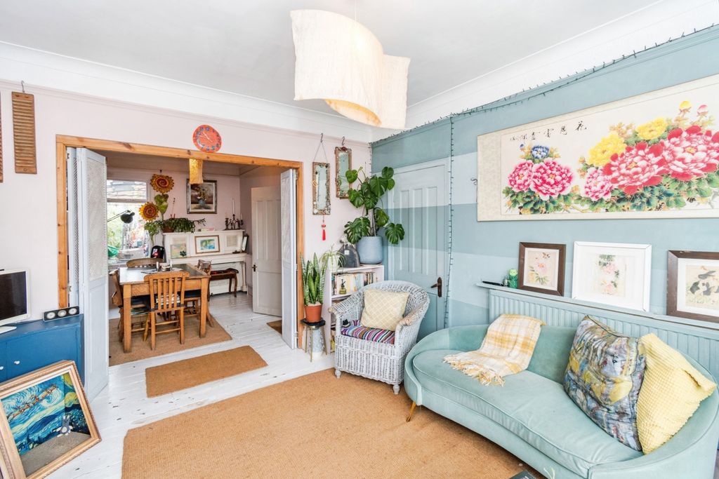 Property photo 3 of 17 Pbox-Img.Jpg