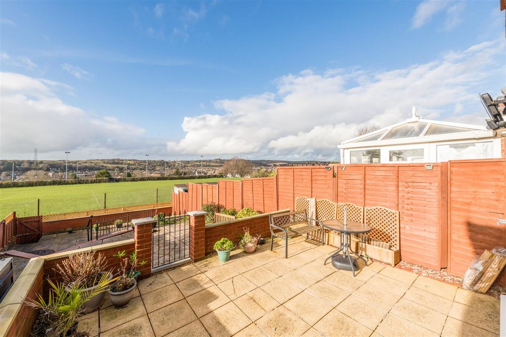 Property photo 3 of 17 45 Broomfield Drive-23.Jpg