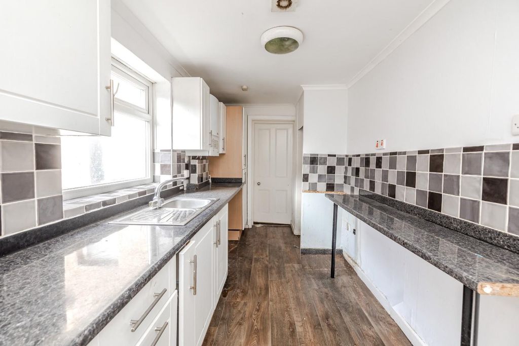 Property photo 2 of 16 Kitchen