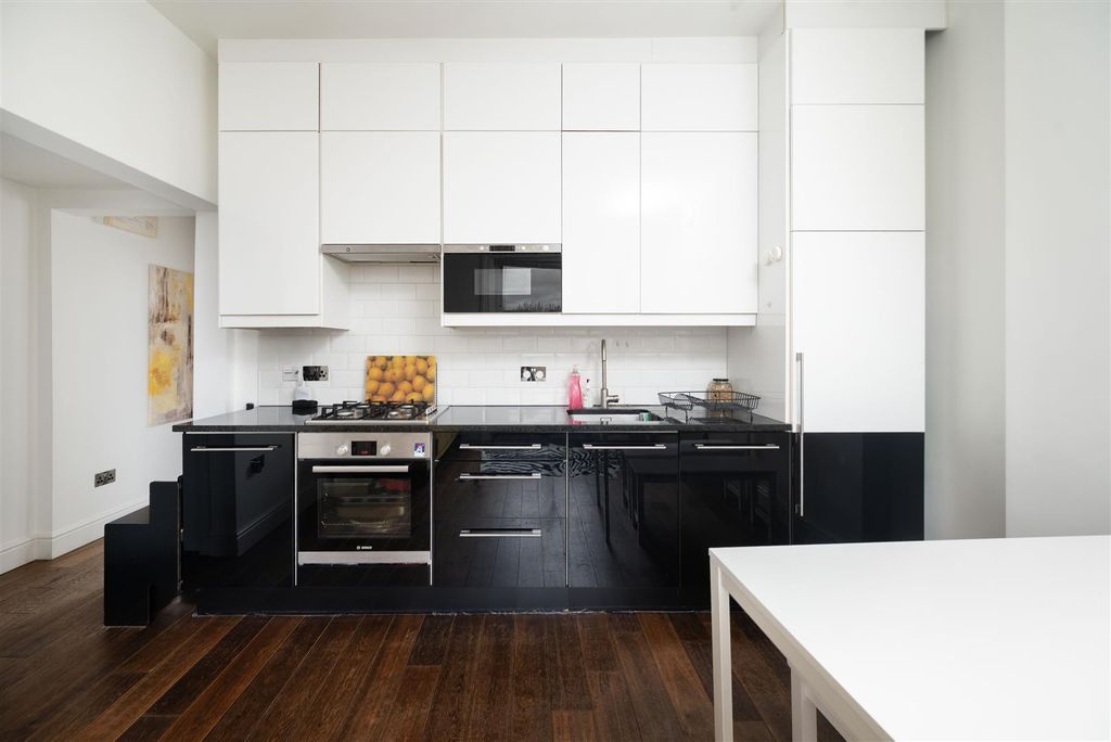 Property photo 2 of 7 Kitchen