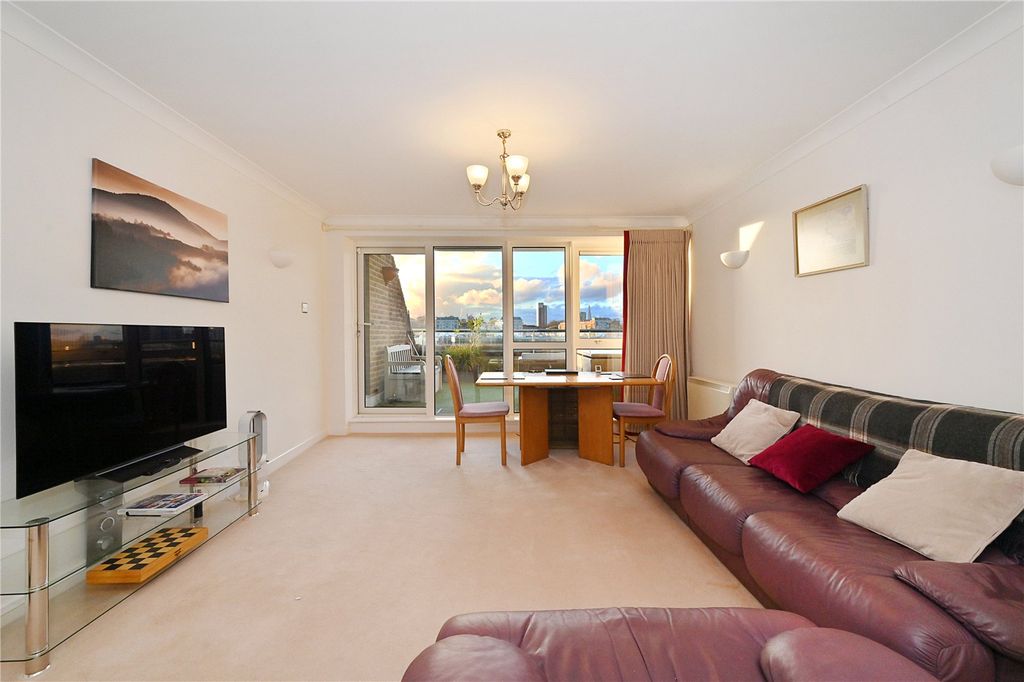 Property photo 2 of 18 Reception Room